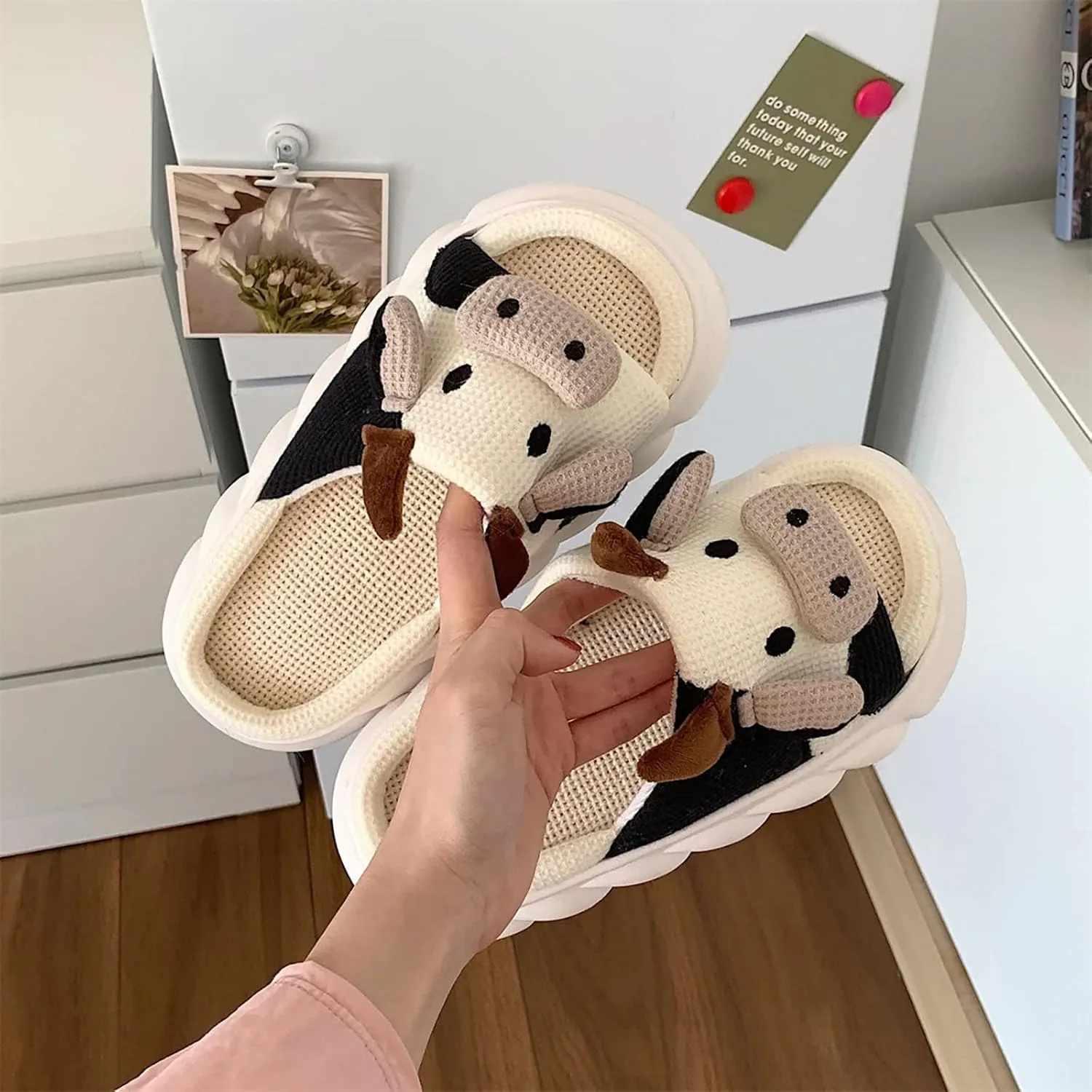 Cow Slides Slippers Unisex Adult Sandals Winter Indoor Outdoor Slippers，Cartoon Fluffy Cotton Non-Slip Slippers Cute Soft Plush Sandals