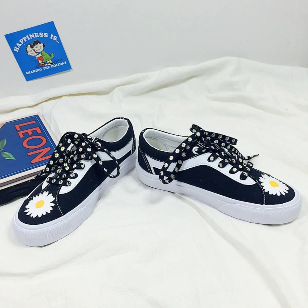 Daisy Print Canvas Sneakers for Women Cute Black & White Lace-Up Flats with Flower Pattern Casual Vulcanized Shoes for Spring & Summer Anti-Slip Canvas for Girls Back to School