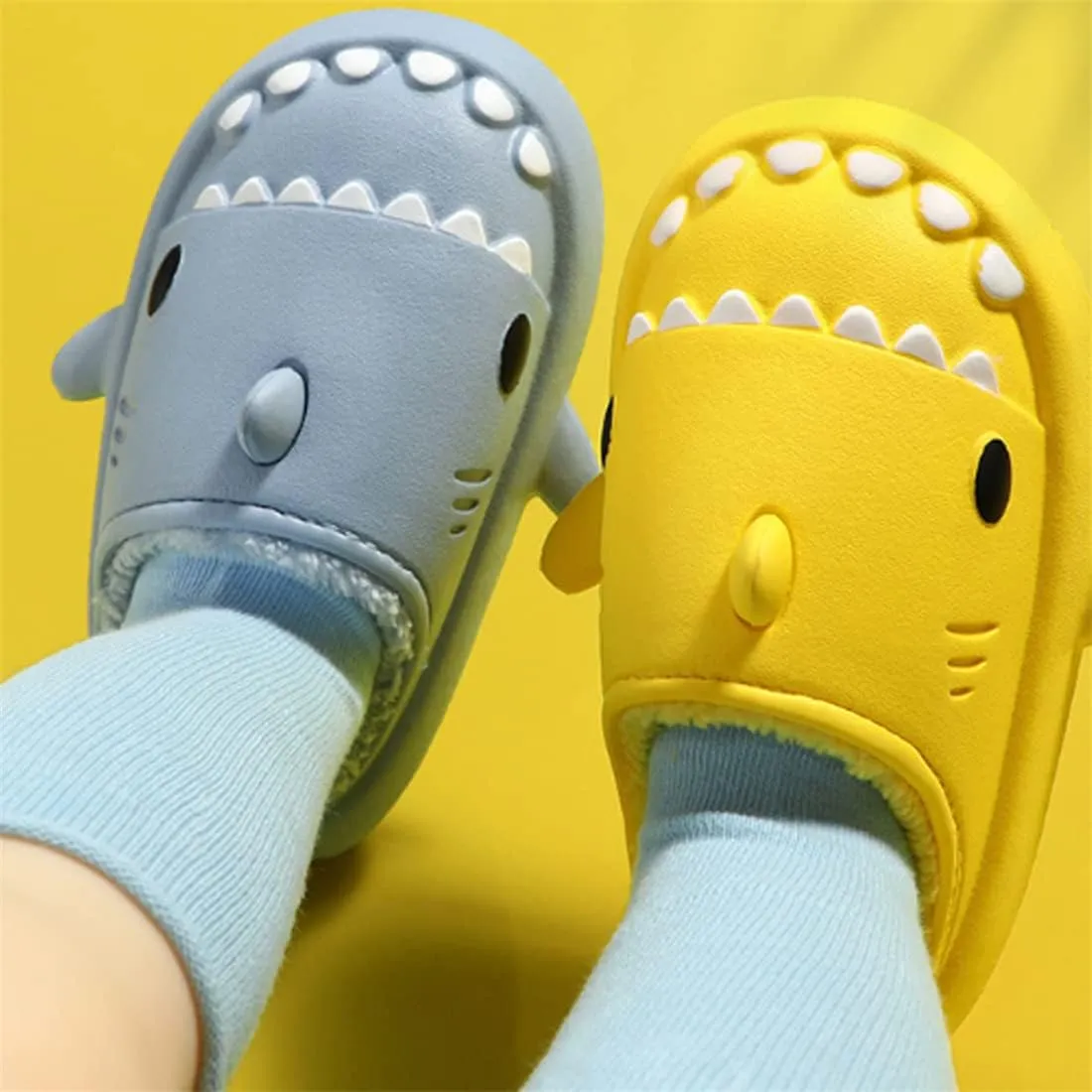 Shark Slides Winter, Fluffy Plush Slides, Adults & Kids Winter Nonslip Soft Comfy Cloud Slippers